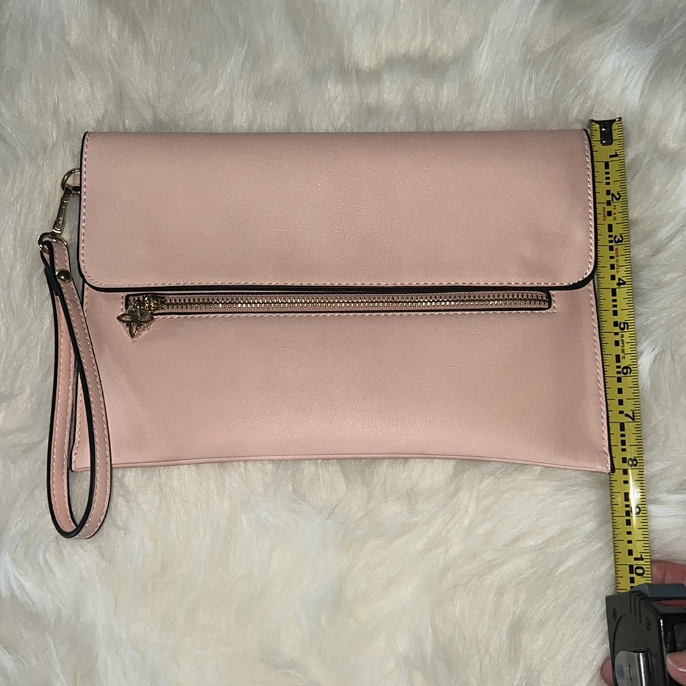 NWOT BCBG pink clutch handbag, wrist detachable handle!